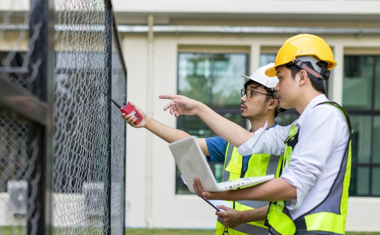 Revisión de electricidad en valla